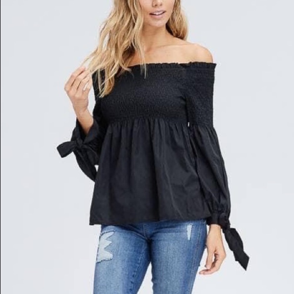 🛍Boutique Liquidation- Off the shoulder top